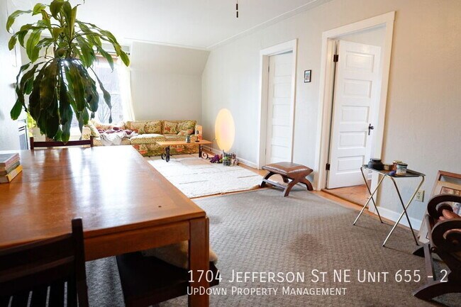 Building Photo - 1704 Jefferson St NE