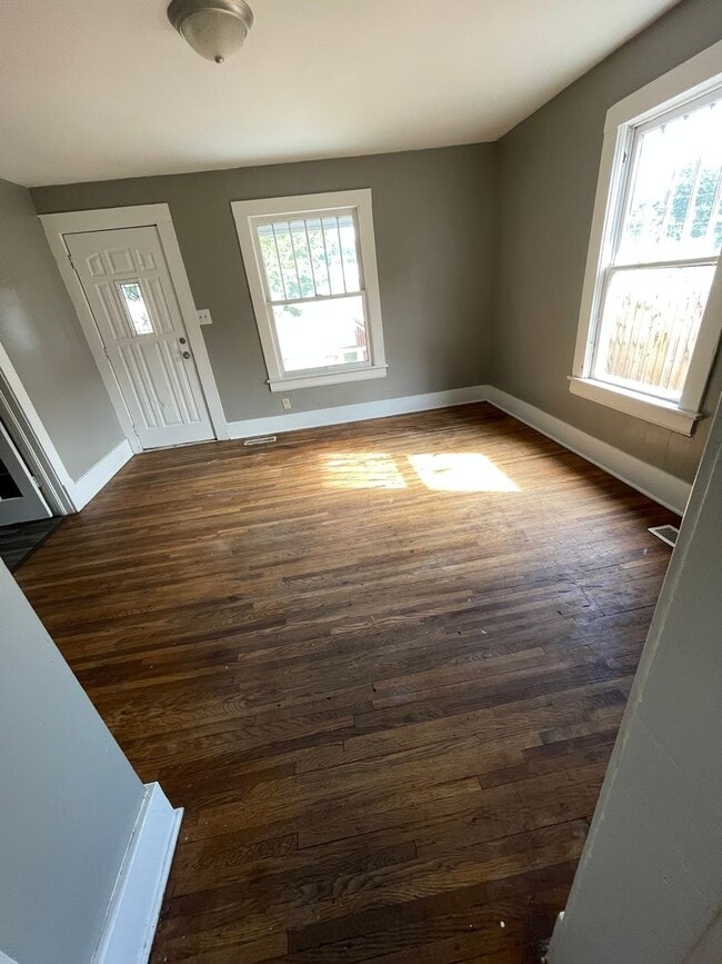 Foto del edificio - 3 Bedroom 1 Bathroom Bungalow West of Down...