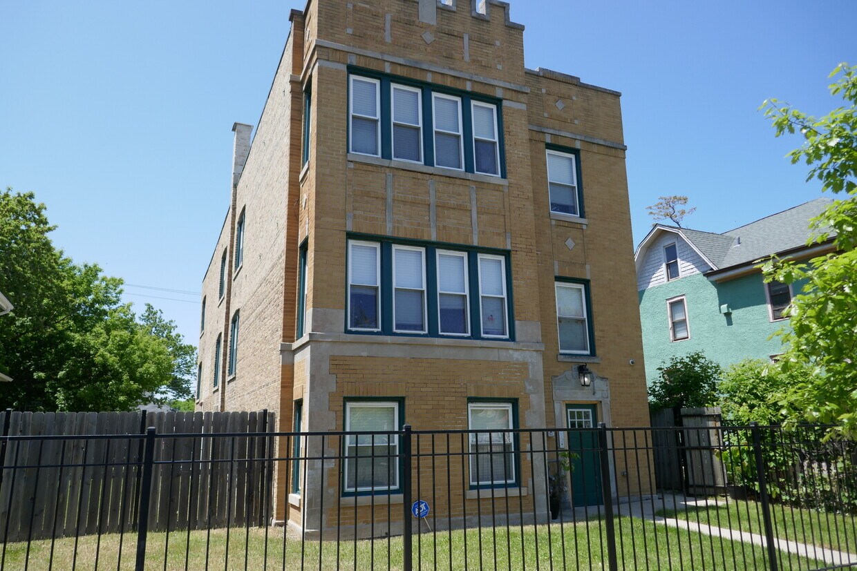 Foto principal - 1832 Dodge Ave