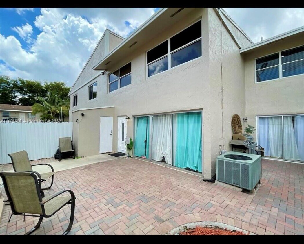 Primary Photo - 15680 SW 82nd Cir Ln