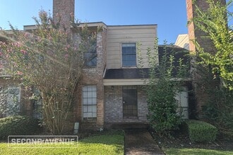 Building Photo - 3008 Beecave Dr