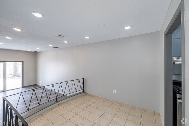 Casa adosada - 2 habitaciones, 1,5 baños - Comedor - Wedgewood Apartments