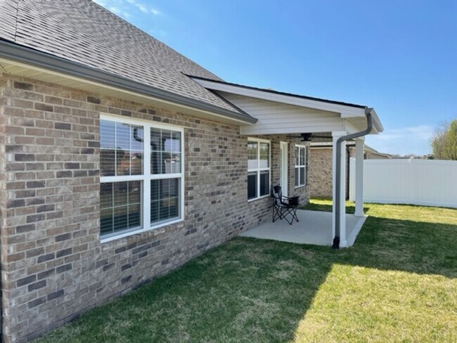 Foto del edificio - Maryville 37801 - 3 bedroom, 2 bath - call Ed Johnson 865-924-5045