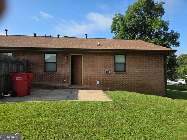 Foto del edificio - 8457 Pineland Dr