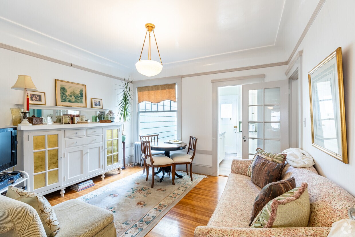 Primary Photo - Villa Nob Hill Guest Apartments