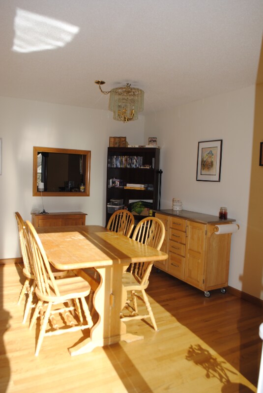 Building Photo - 1 Room in Condo with Pvt