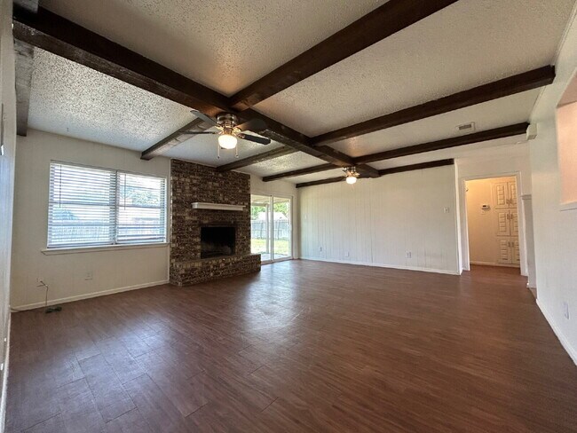 Foto del edificio - Charming 3-Bedroom Lubbock Home with Cozy ...