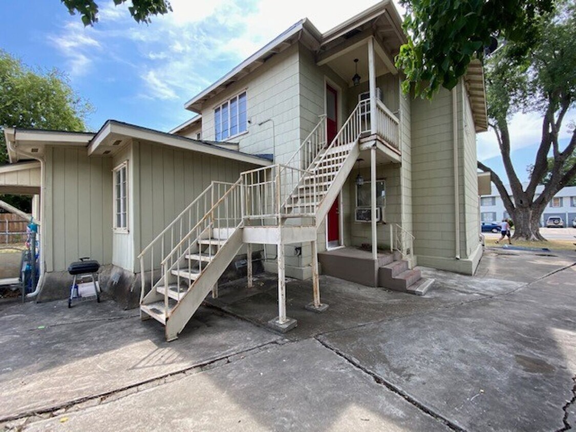Primary Photo - 247 Senisa Dr