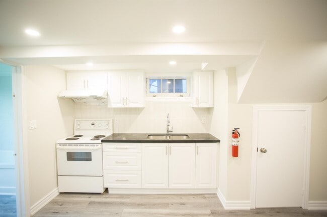 Photo du bâtiment - 76 Blakemanor Blvd