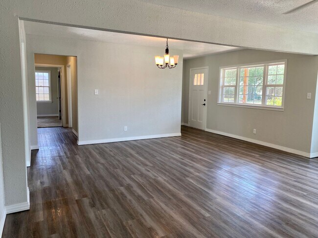 Building Photo - Available for Move-in - Medical District