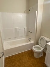 Building Photo - 9808 Parmelee Ave