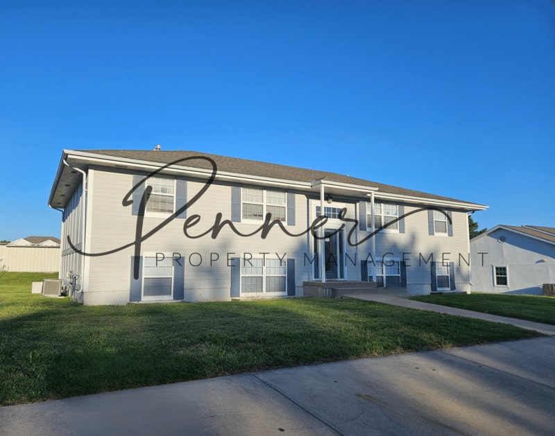 Primary Photo - 132 N Crest Dr