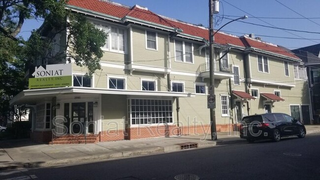 Building Photo - 110 S Pierce St