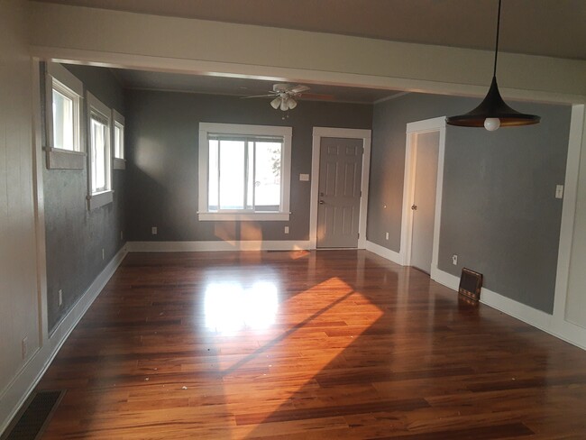 Building Photo - 1520 N Hayes Ave