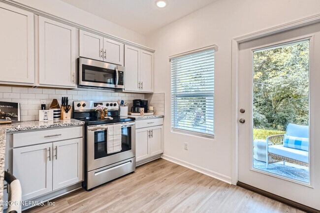 Foto del edificio - 45 Pamplona Dr