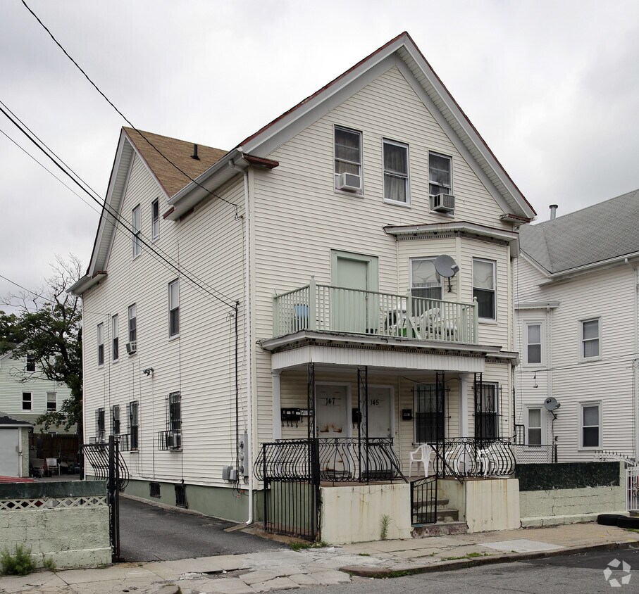 Primary Photo - 145-147 Bellevue Ave