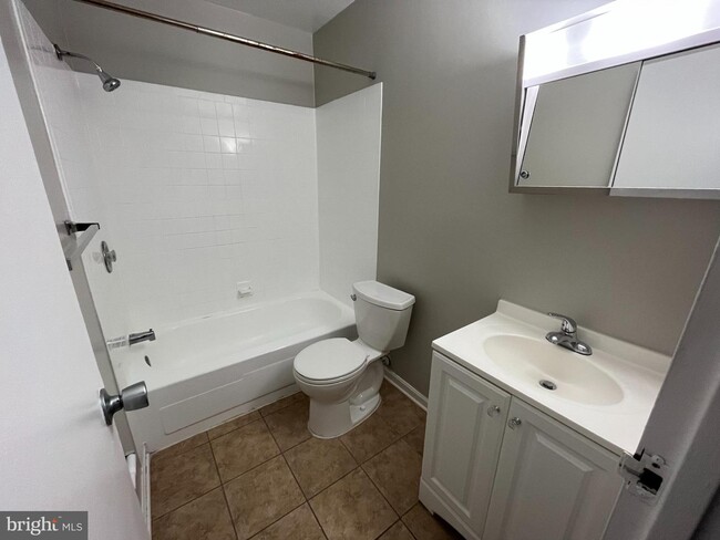 Building Photo - 4560 Conwell Dr