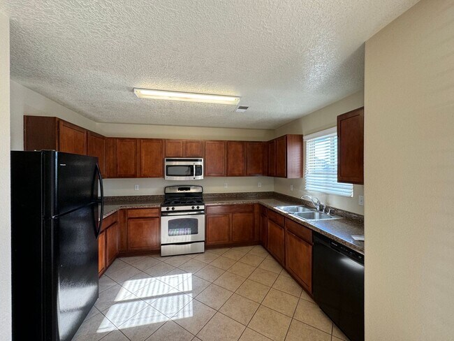 Building Photo - Stunning 5 Bedroom 2 Story Home. Now Avail...