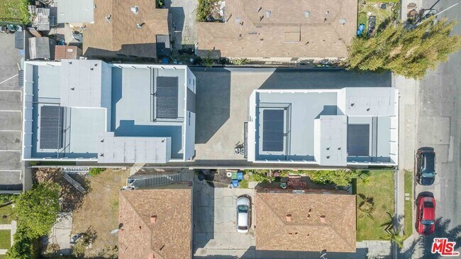 Building Photo - 2101 S Burnside Ave