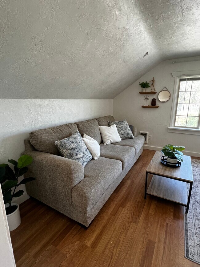 Foto del edificio - 348 S Lee Ave