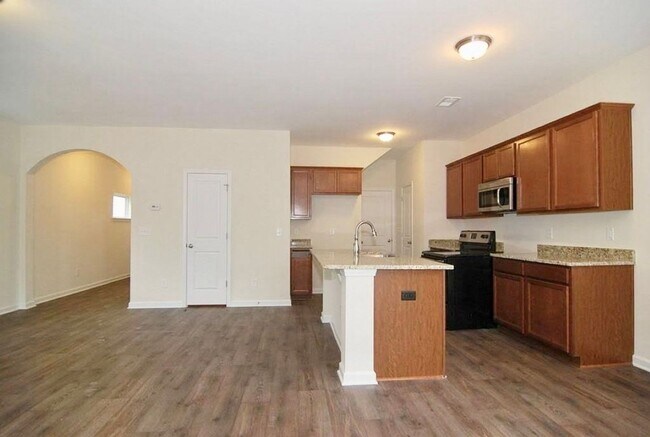Building Photo - CONVENIENT TO DOWNTOWN - CONGAREE POINTE