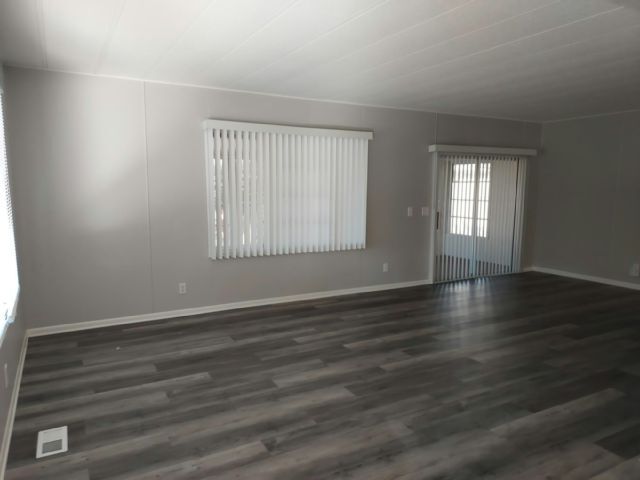 Building Photo - 311 49th Ave Terrace W