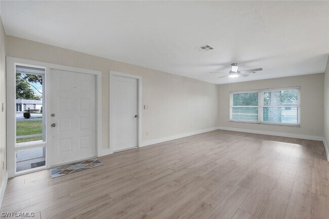Foto del edificio - 215 Georgetown Blvd