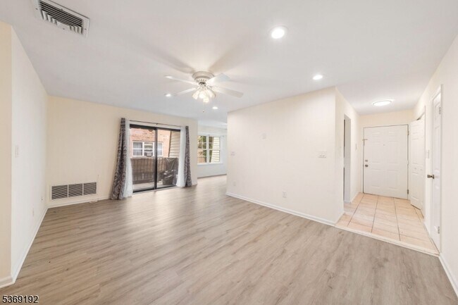 Foto del edificio - 668 N Broad St