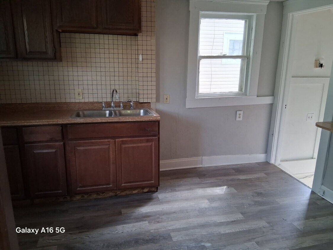 Building Photo - Section 8 Accepted!