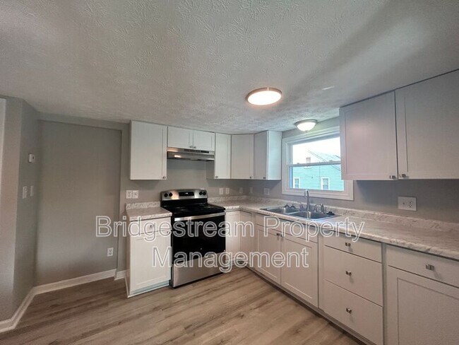 Foto del edificio - 1830 Roslyn Ave