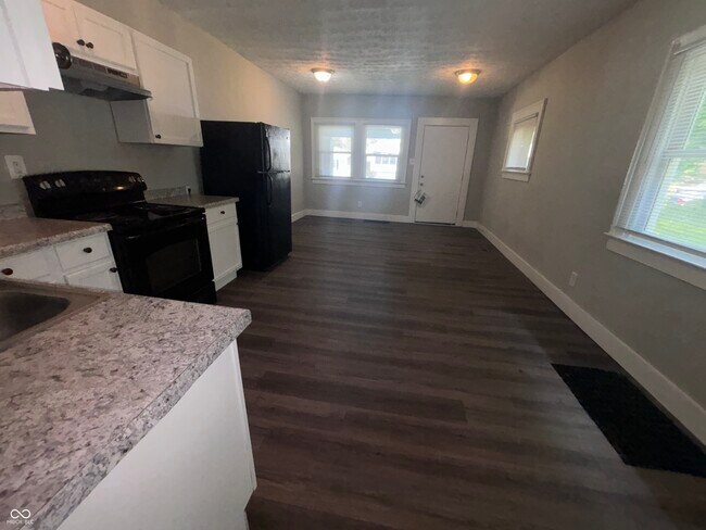Foto del edificio - 3611 E Vermont St