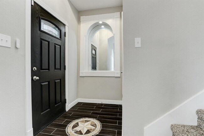 Building Photo - 1305 Deer Ridge Dr
