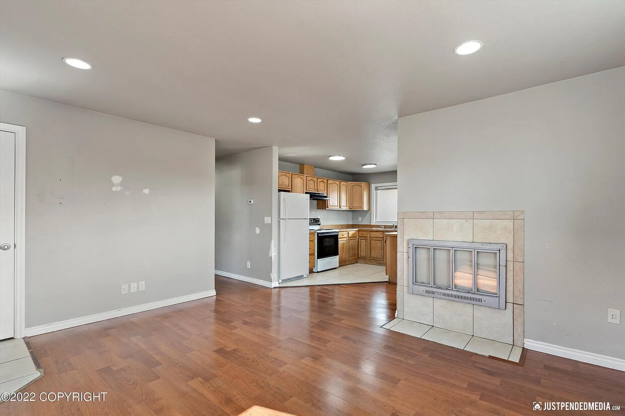 Primary Photo - 4516 E 8th Ave