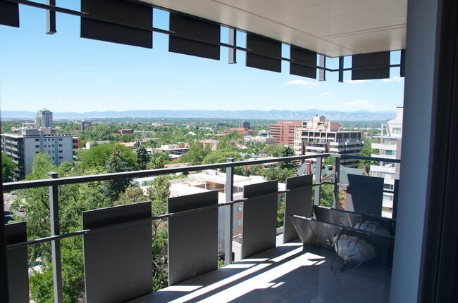 Foto del edificio - 790 N Washington St