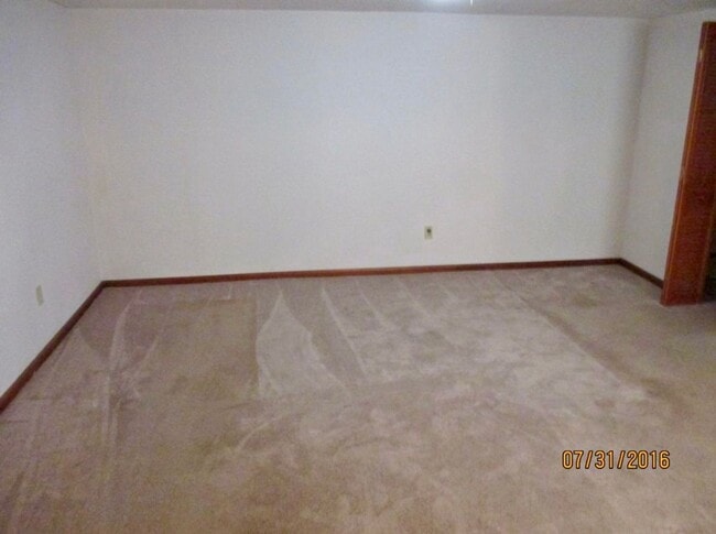 Building Photo - Darling 4 Bed 2 Bath Ranch in Olathe-Comin...