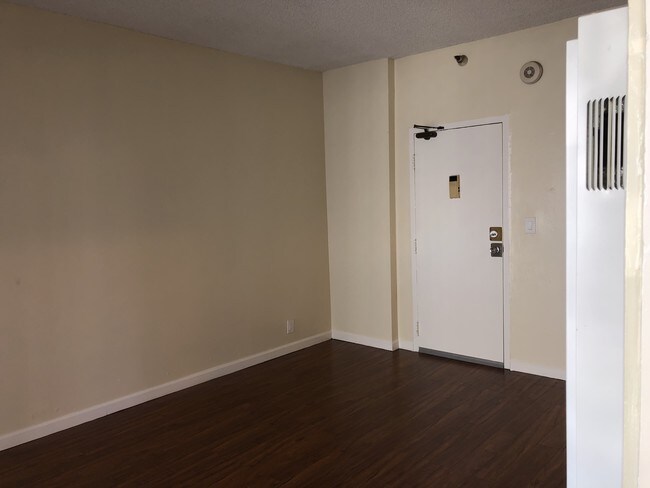 Building Photo - 2600 W 8th St