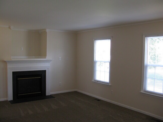 Foto del edificio - 7809 Silktree Pl