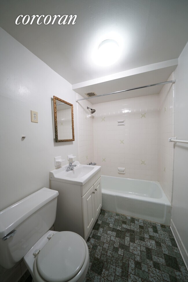 Building Photo - 59 E 74th St