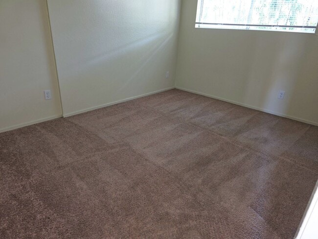 Building Photo - Newly Remodeled -1-bedroom, 1-bathroom apa...