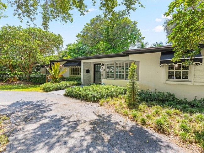 Building Photo - 9310 SW 70th Ave