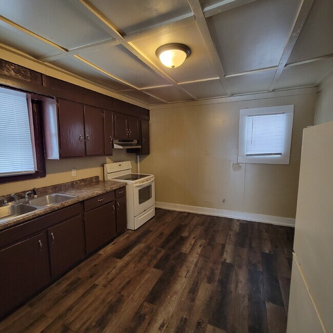 Foto del edificio - Near Eastside 4BR House ready to LEASE!