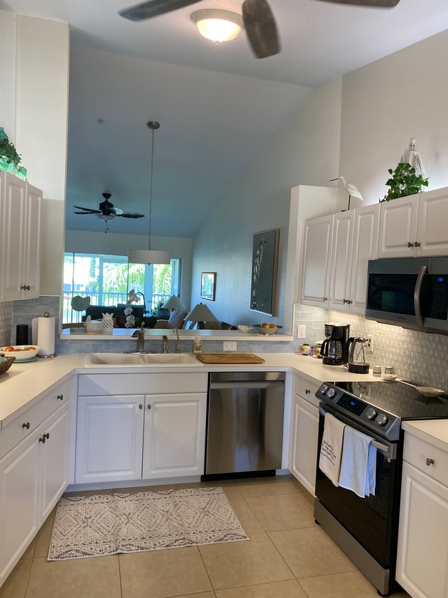 Applianced Kitchen - 9009 Michael Cir