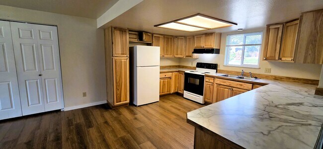 Foto del edificio - 9656 N Hillview Dr