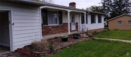 Building Photo - 206 Stuart Dr