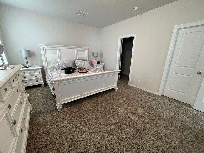 Foto del edificio - Modern Elegance Meets Prime Location – Stu...
