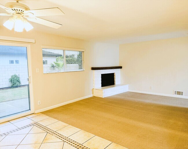 Foto del edificio - Charming 4-Bedroom Home with Spacious Backyard in Garden Grove!