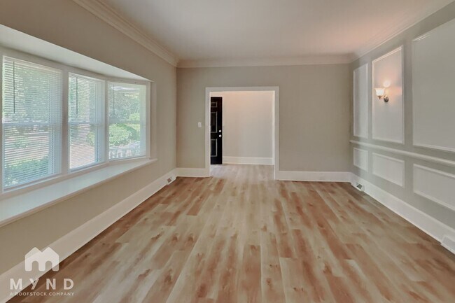 Foto del edificio - 127 Forest Hills Dr