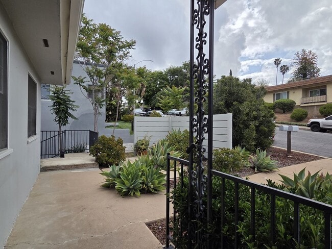 Building Photo - Move-In Ready 2-Bedroom Escondido Charmer!...