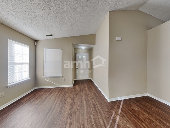Foto del edificio - 8036 Whistlewood Dr