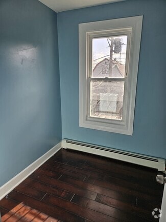 Building Photo - 19 Chapman Pl